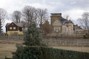 Die Wachtelburg aus Westlicher Richtung vor der Sanierung