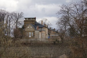 Die Wachtelburg aus Westlicher Richtung vor der Sanierung