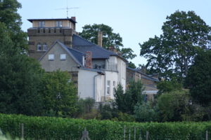 Die Wachtelburg aus Westlicher Richtung nach der Sanierung